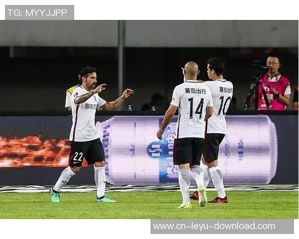 中超焦点战鲁能迎战上港全力争胜争夺季后赛名额